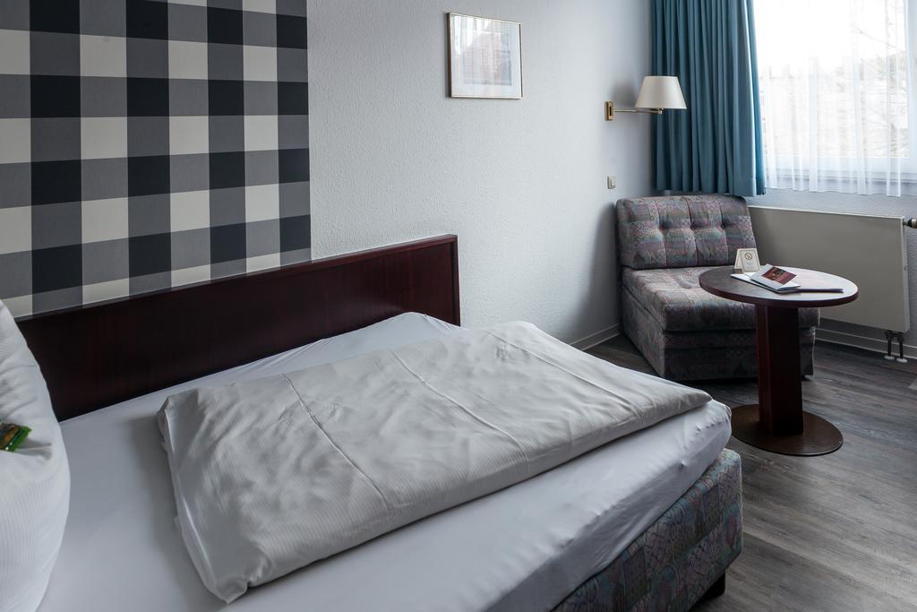 Hotel Anhalt Кьотен Екстериор снимка