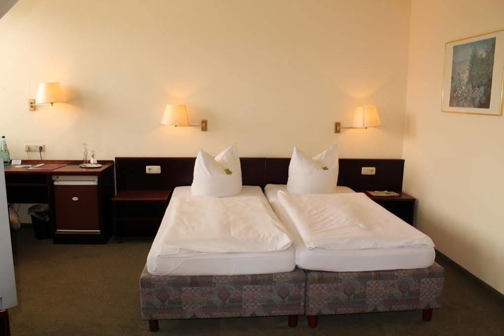 Hotel Anhalt Кьотен Екстериор снимка